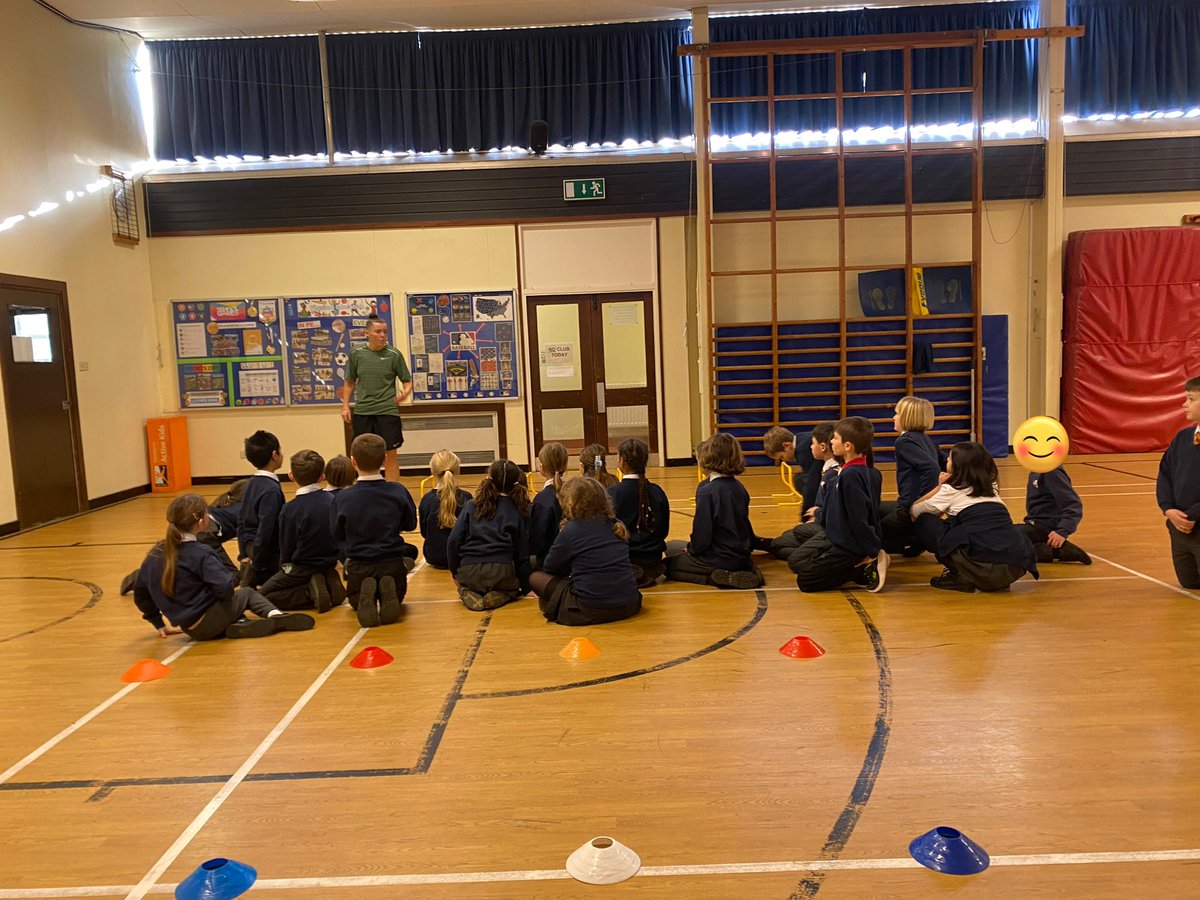 ThomasCoramPE's tweet photo. Year 4 were very lucky to have a fantastic boxing workshop this morning as part of our TC feel-good week. The children absolutely loved it and enjoyed every second! ⭐️🥊 #feelgoodweek https://t.co/rAyeVrRyiS