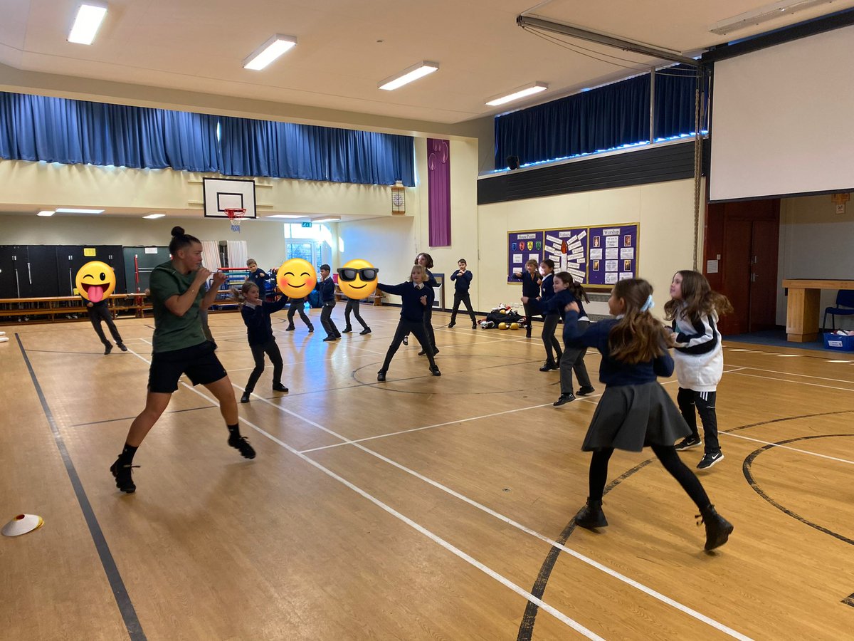 ThomasCoramPE's tweet photo. Year 4 were very lucky to have a fantastic boxing workshop this morning as part of our TC feel-good week. The children absolutely loved it and enjoyed every second! ⭐️🥊 #feelgoodweek https://t.co/rAyeVrRyiS