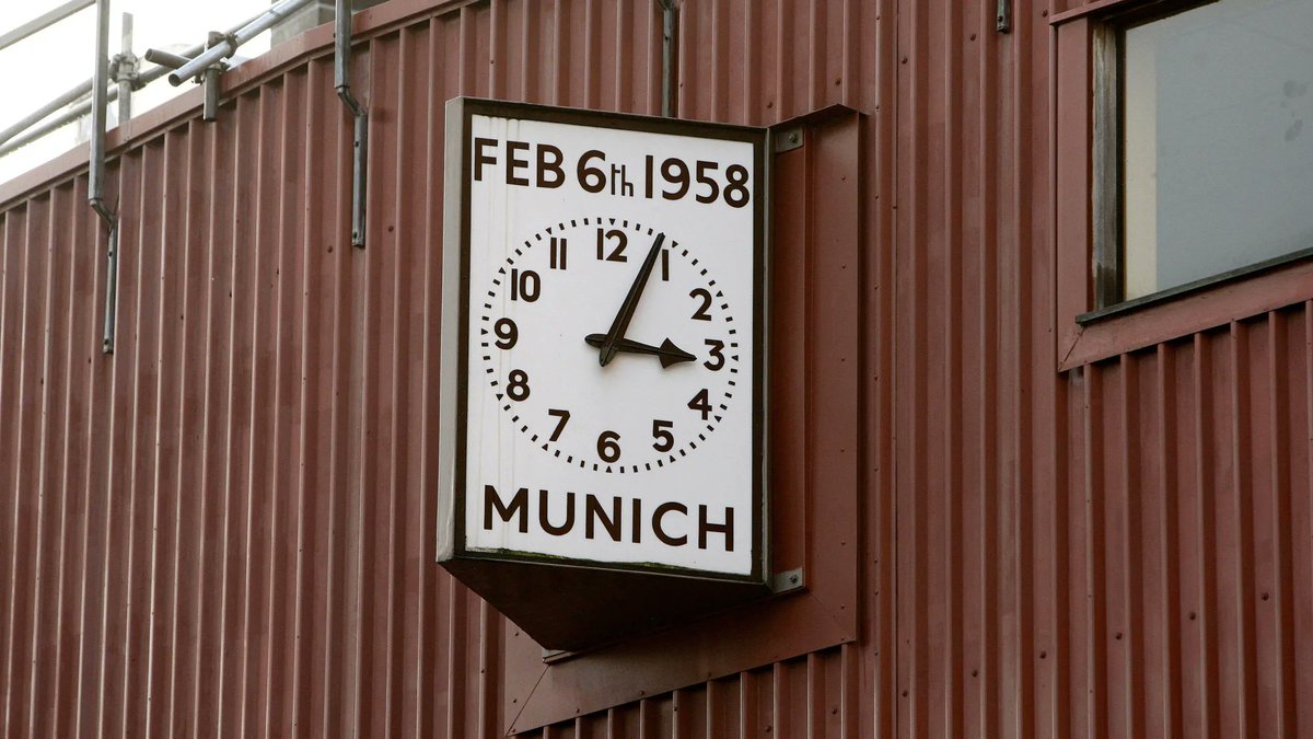 StretfordPaddck's tweet photo. A broken plane a broken team,
No words were said a silent vow,
We loved you then we love you now. 🙏 https://t.co/vazejGBr09