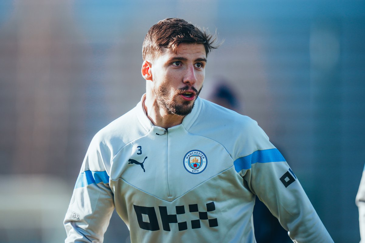 ManCity's tweet photo. Preparing for Villa! 📈 https://t.co/oUgrRCYDQY