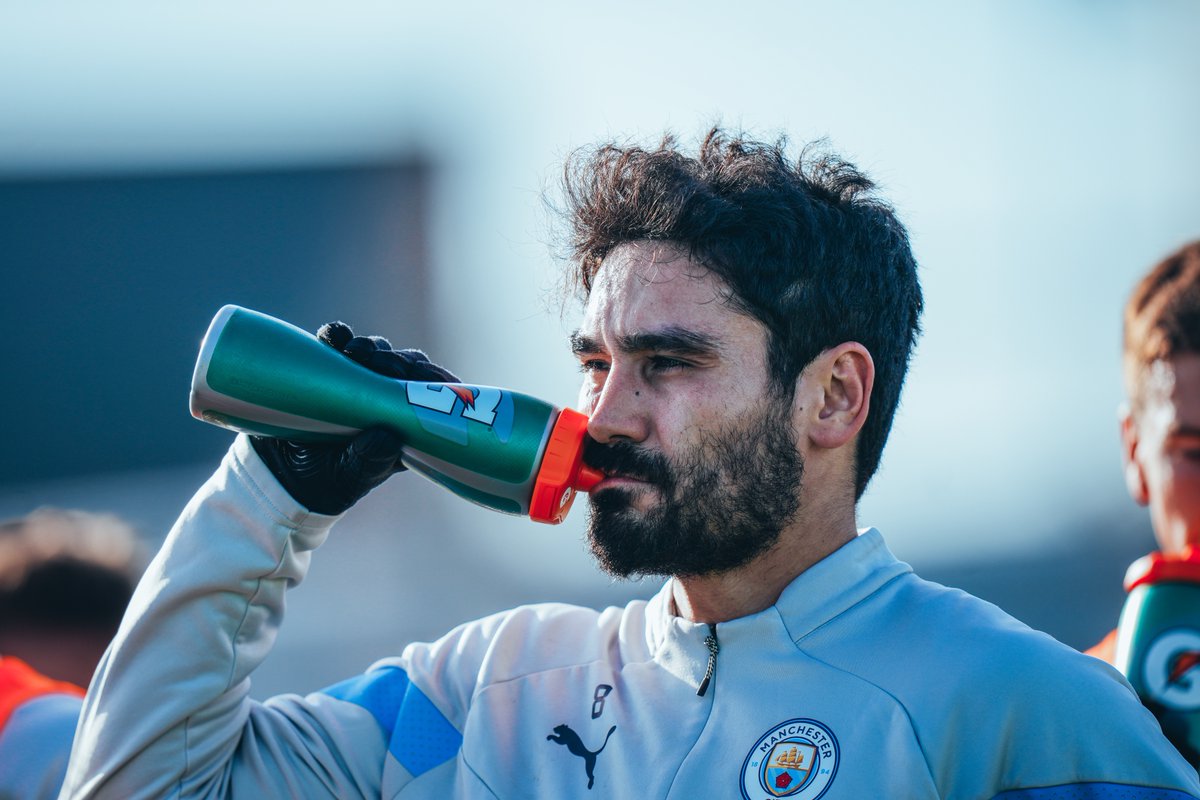 ManCity's tweet photo. Preparing for Villa! 📈 https://t.co/oUgrRCYDQY
