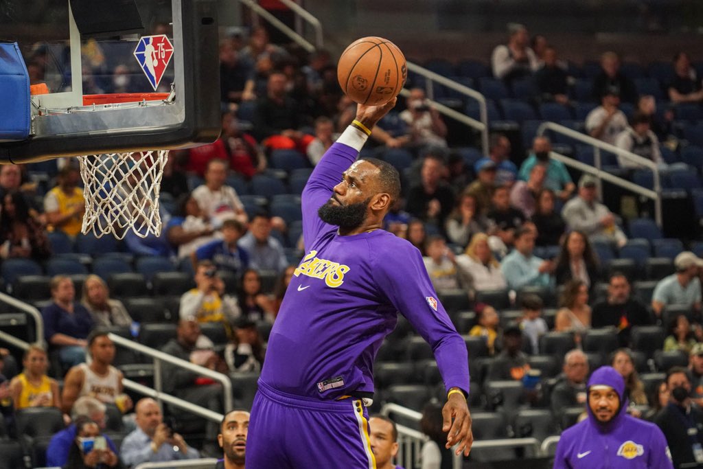 flashpicks's tweet photo. If LeBron breaks the scoring record on Thursday vs the Bucks we’ll send a LeBron jersey to someone who likes this tweet.

RT = bonus entry
(Must also be following)

#LakeShow #NBA #gamblingtwitter https://t.co/Ant06KxwZL