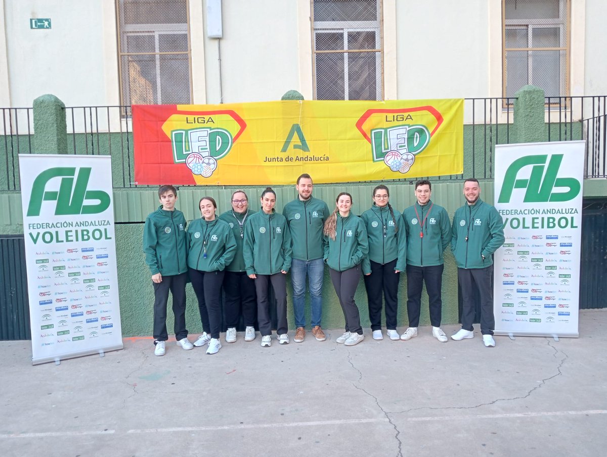 DAVb_FAVb's tweet photo. Fotos:
@ColegioAltaduna
@CEIPBlasInfante
#CEIPelquemadero
#arbitrosvoleyalmeria
@FAVB_
@DeporteAND
@AndaluciaJunta
#VOLEYLED2023 https://t.co/pGCBkZ6jpK