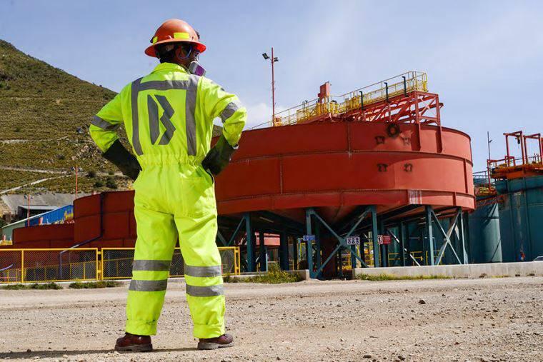 rumbominero's tweet photo. #MineríaPerú 🇵🇪
#BUENAVENTURA SUSPENDE OPERACIONES DE SU MINA #JULCANI POR ACTOS VANDÁLICOS
Personas de comunidades que están fuera del área de influencia de la mina, obligaron a los trabajadores abandonar las instalaciones.

#RumboMinero #AmericaMining
https://t.co/p7rGcl9SsX https://t.co/qpRzoZEIXj