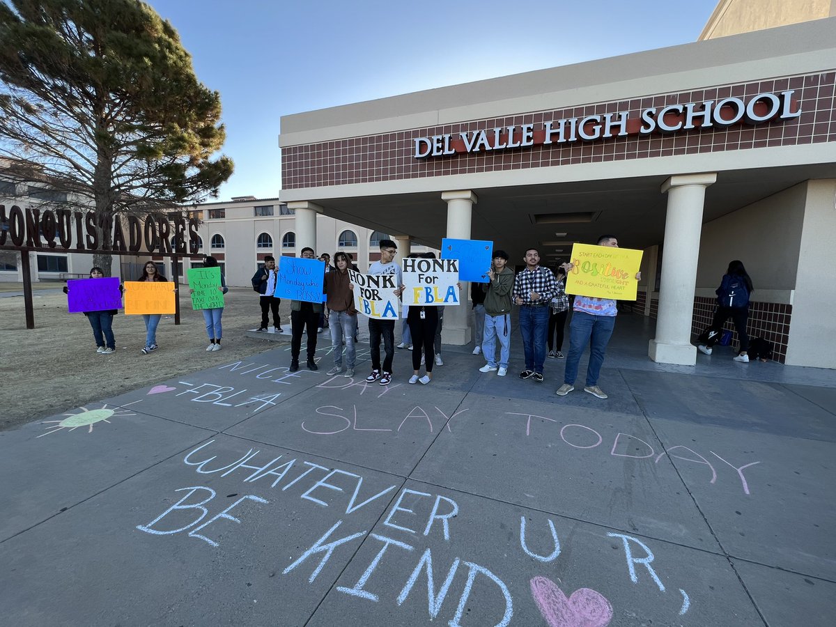 cmlopez1's tweet photo. Good Monday Morning! @fbla_dvhs is happy to see everyone today! Let’s make it count! #LeadershipMatters #OFOD #BeTHEDISTRICT @DVHSYISD @YsletaISD @IvanCedilloYISD https://t.co/HMvTYaFNBf