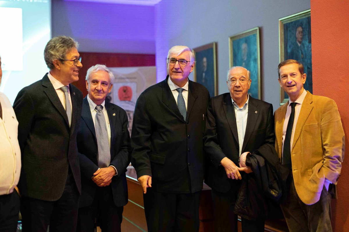 ✍️#ExpertoJuanAltamiras, historiador y secretario de la Real Academia de Nobles y Bellas Artes de San Luis <a href="/rasanluis/">Real Academia de Nobles y Bellas Artes de San Luis</a> , Armando Serrano, nos propone un recorrido por las 𝑫𝒆𝒗𝒐𝒄𝒊𝒐𝒏𝒆𝒔 𝒛𝒂𝒓𝒂𝒈𝒐𝒛𝒂𝒏𝒂𝒔 𝒆𝒏 𝒍𝒂 é𝒑𝒐𝒄𝒂 𝒅𝒆 #JuanAltamiras
🔎x.gd/Q56yl