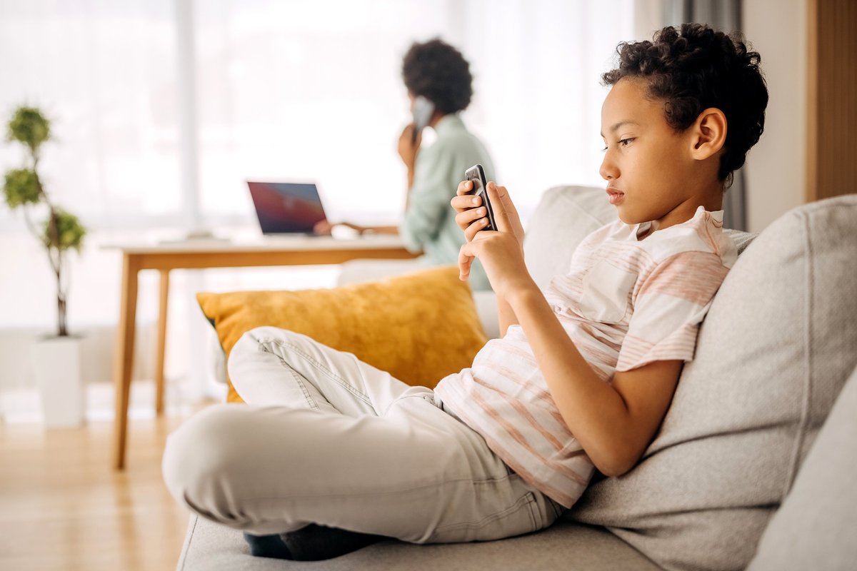 redca3sar's tweet photo. In support of #SaferInternetDay, #TELUSWise encourages you to establish technology ownership rules with your children. Check out this article with ideas to get you started - including a Smartphone and Technology ‘contract’ for... #TeamTELUS https://t.co/Zcw08qTPfD https://t.co/G09EEroAej