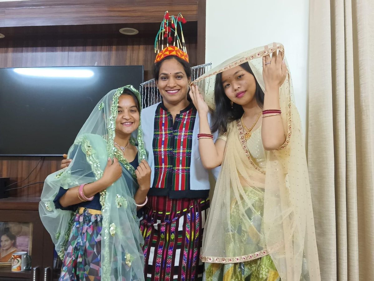 SEILOrgIn's tweet photo. Feast your eyes on the cultural splendour of India via #RashtriyaEkatmataYatra with the heartwarming traditional dress exchange between #SEILTour2023 delegates R. Lalruatpuii from Mizoram, Nideilang Lamare from Meghalaya, and host Dr. Suman Meena from New Delhi. https://t.co/RVG6EOpCDC