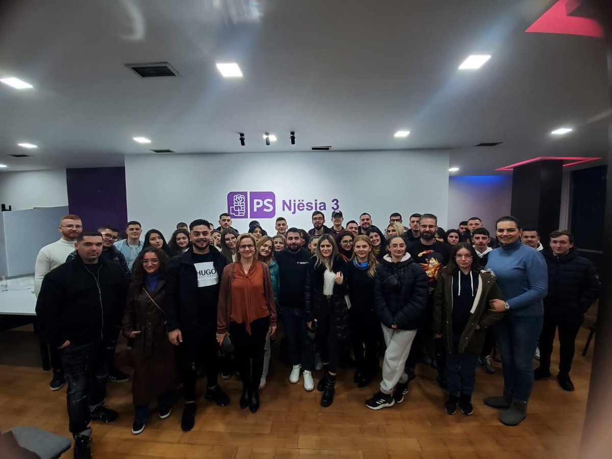 AlbiDelilaj's tweet photo. E mbyllëm ditën e djeshme me asamblenë e Forumit të njësisë 3,ku së bashku,me të gjithë koordinatorët, deputeten @ferhatiklotilda  dhe kryetaret e partise @b.zhaneta  @erjonmedha diskutuam për objektivat e aktivistëve që kemi për në datën 14 Maj! 💜🌹 https://t.co/QSFC1tAHXa