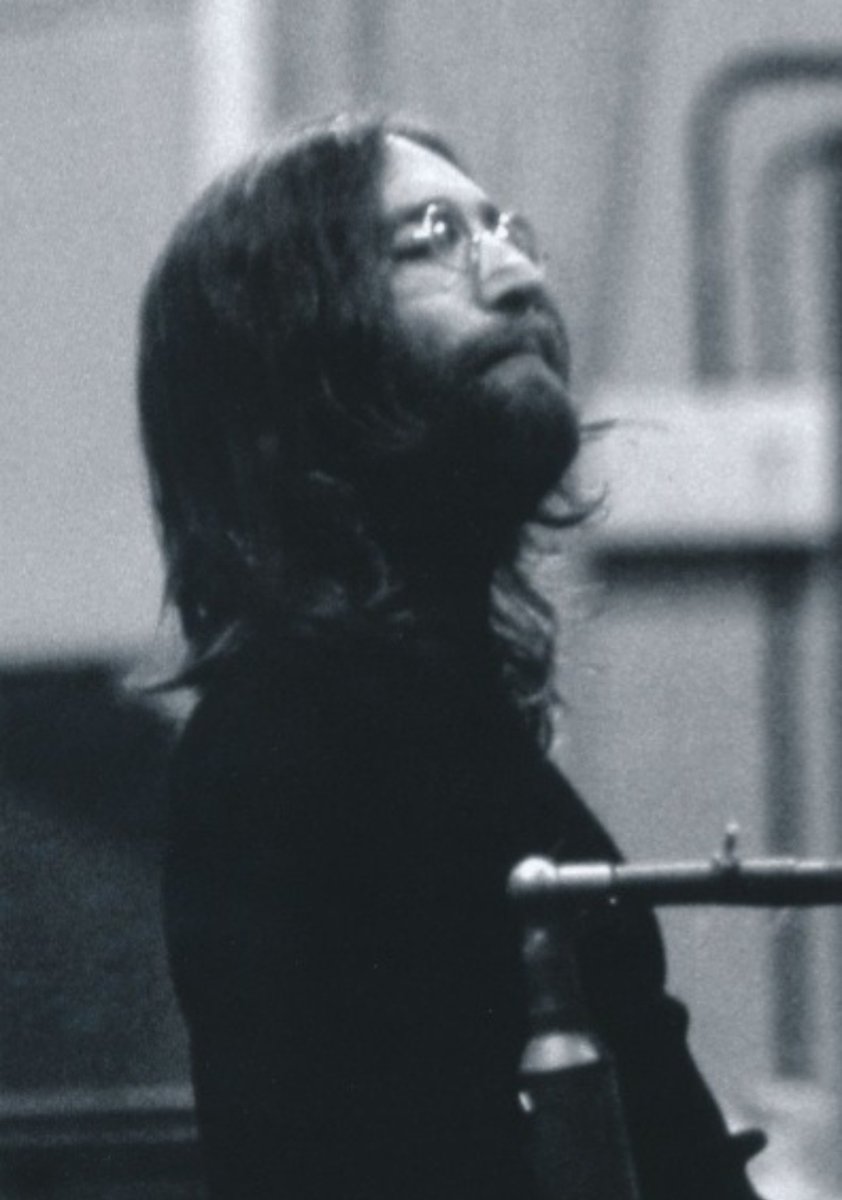 【希少】John Lennon Beatles　ジョンレノン　ビートルズ　限定品 紛失していたジョン・レノンのギター、約3億円で落札 - BBCニュース