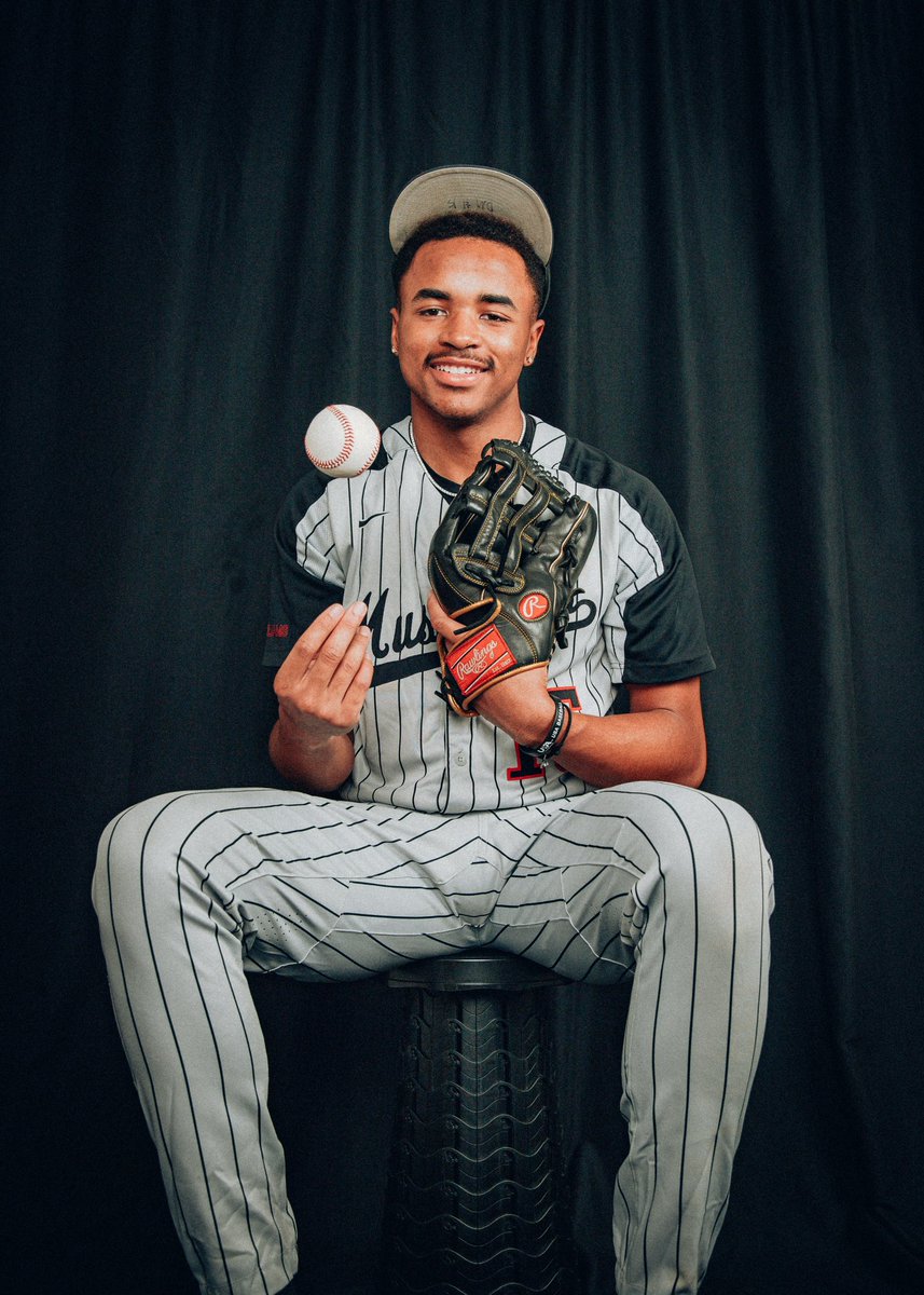 iam_chrishill's tweet photo. Legend in the making 📸⚾️ #postyourwork https://t.co/mpW1mUum1J