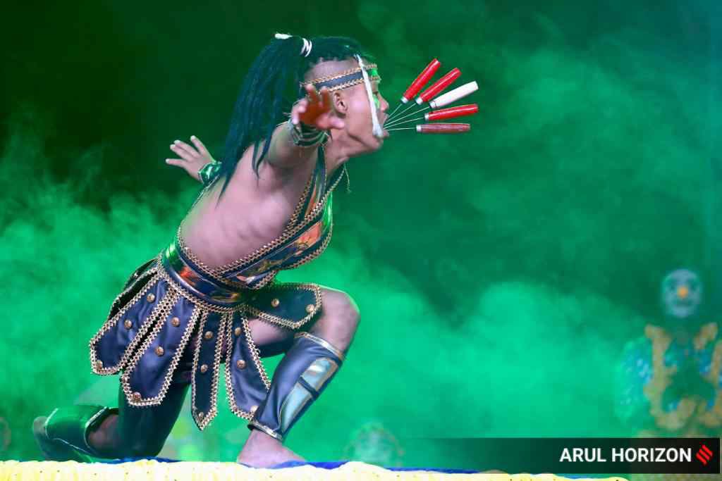 ExpressImages's tweet photo. #InPics | Pune’s own Rambo Circus performed on Sunday near Mundhwa railway bridge. The spectacular event included Wheel of death, acrobatics, sollow sward and areal acts, amongst others. 

#ExpressPhoto 📸by @HorizonArul 05/ https://t.co/F1bRJZNmly