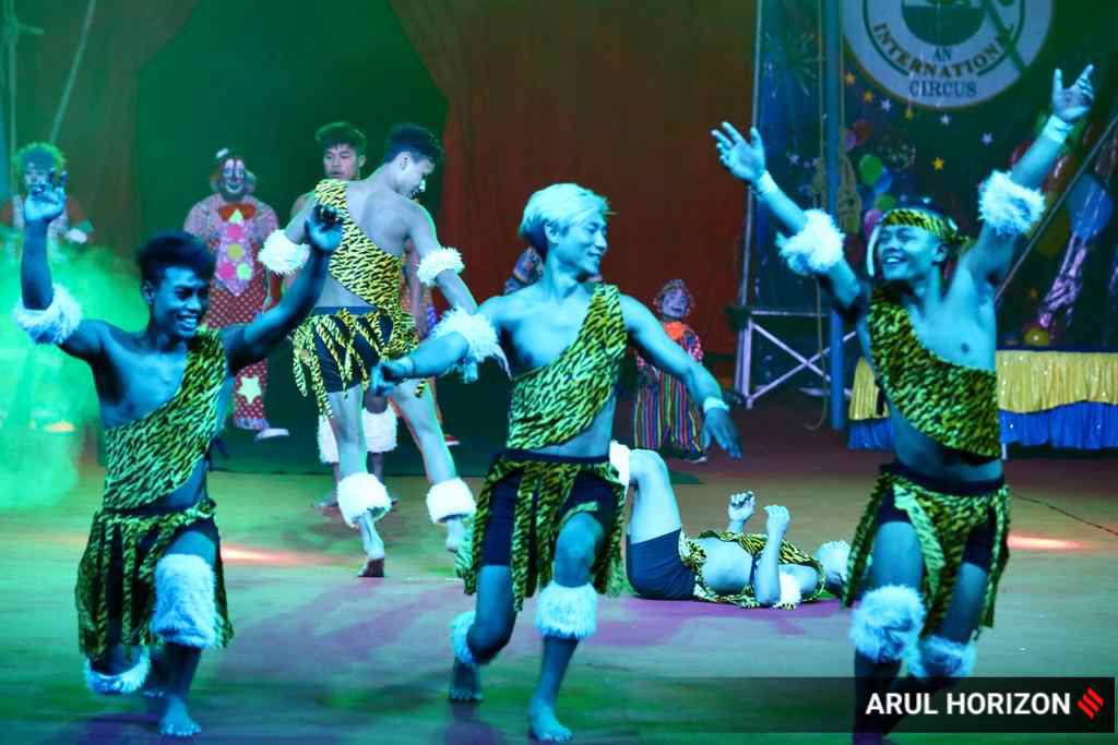 ExpressImages's tweet photo. #InPics | Pune’s own Rambo Circus performed on Sunday near Mundhwa railway bridge. The spectacular event included Wheel of death, acrobatics, sollow sward and areal acts, amongst others. 

#ExpressPhoto 📸by @HorizonArul 05/ https://t.co/F1bRJZNmly