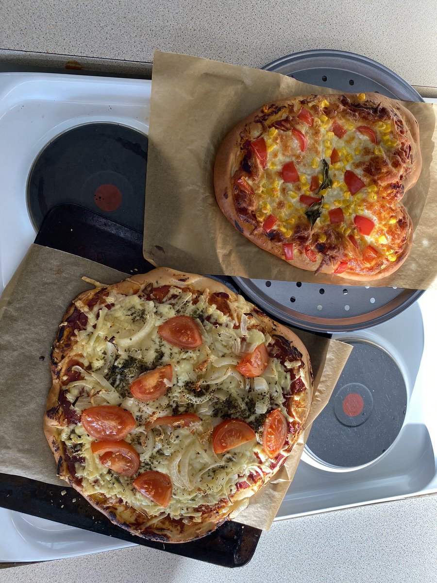 DHFSFoodTech's tweet image. Year 8 group learning about raising agents and gluten formation whilst making wonderful pizzas. Well done Year 8!