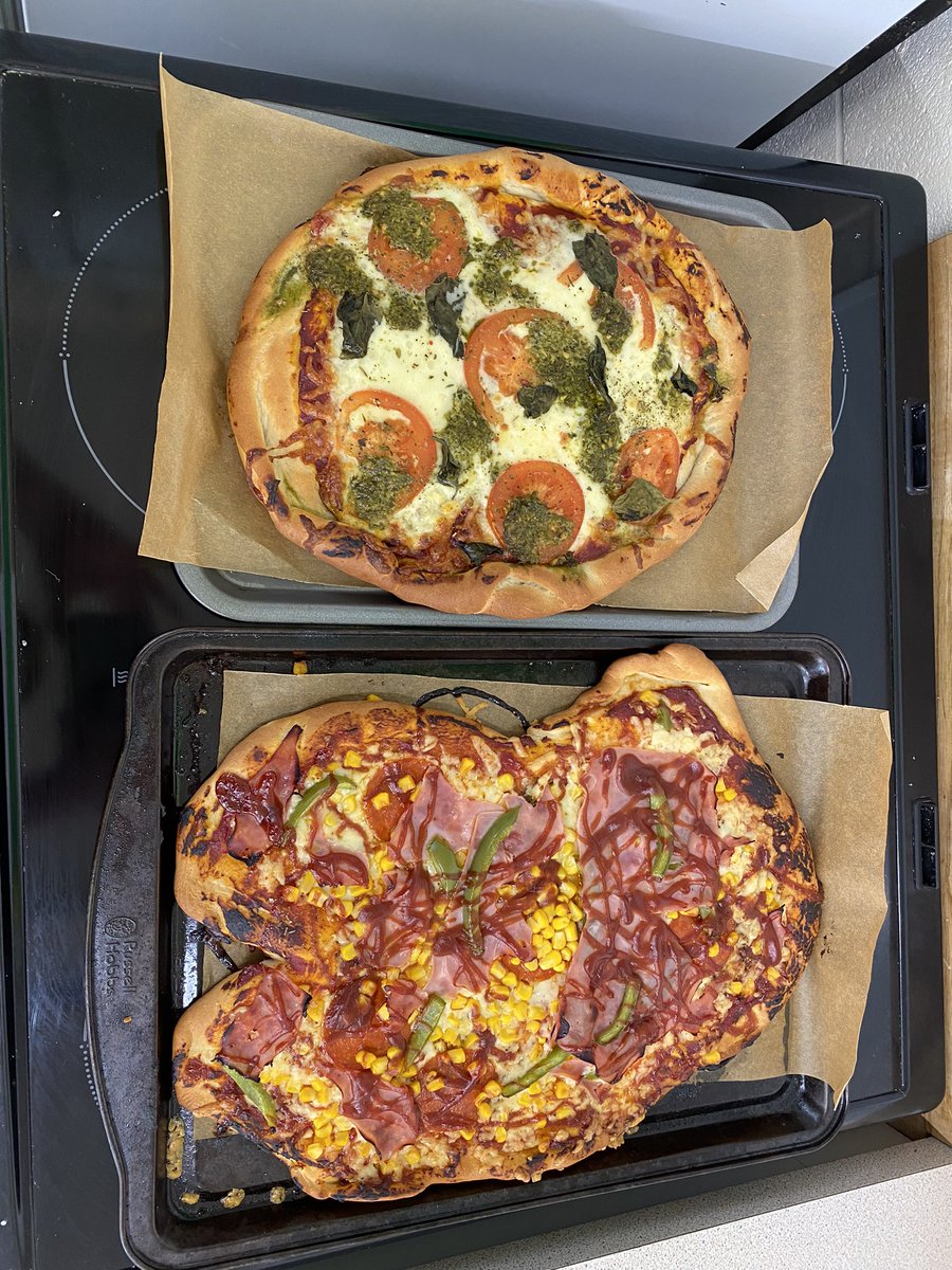 DHFSFoodTech's tweet image. Year 8 group learning about raising agents and gluten formation whilst making wonderful pizzas. Well done Year 8!