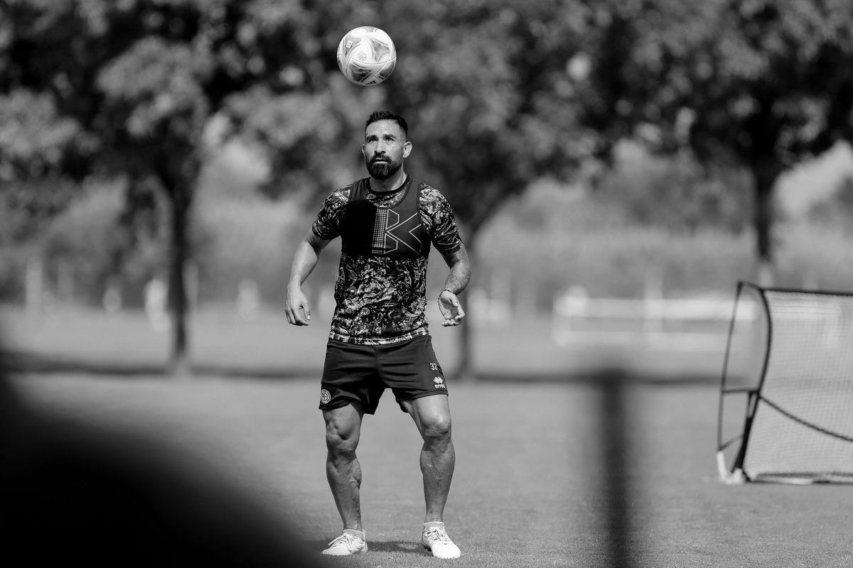 Belgrano's tweet photo. ¡SE VIENE LA 3⃣!

💪⚽El domingo el plantel pirata retomó las prácticas y hoy entrenó pensando en el partido frente a Central Córdoba.

#BelgranoVamos 🏴‍☠️ https://t.co/3Firc2gj9D