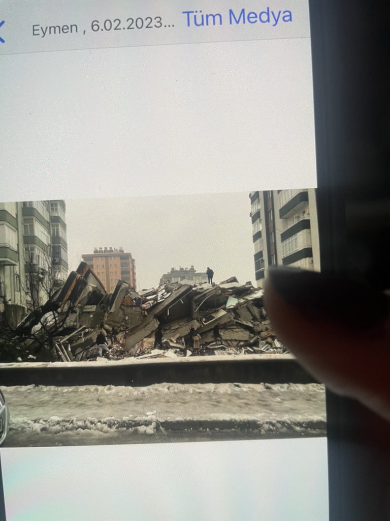 Halamın oturdugu apartmanın son hali , hala yardim gitmedi lütfen hızlansın süreç . Lütfen yardım edelim 🙏🏼 <a href="/AFADBaskanlik/">AFAD</a> #Kahramanmarasdeprem #AFADKahramanmaras #deprem #AFAD  alparslan türkeş bulvarı fazilet apartmanı a blok akın fırının bulunduğu apartman nolir destek