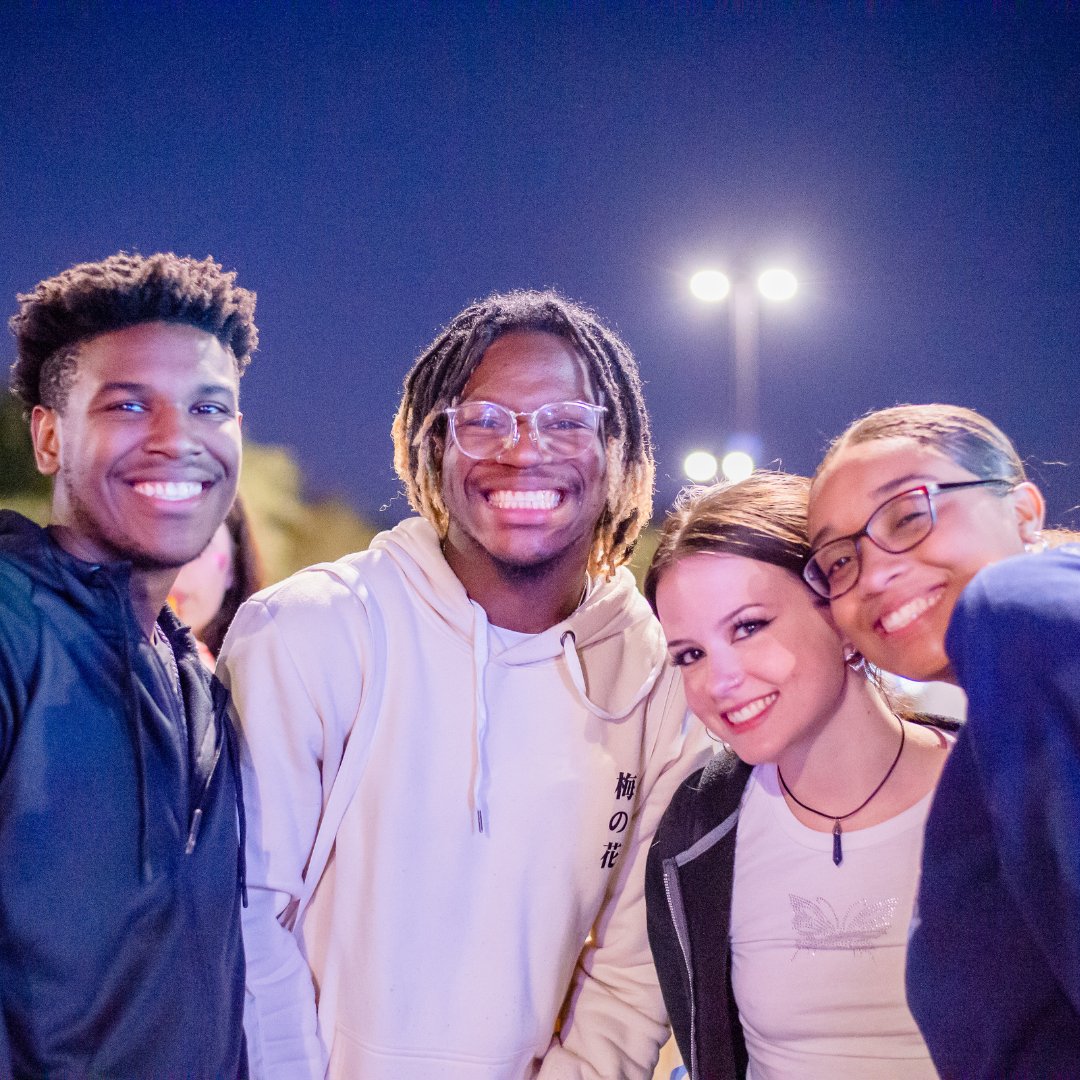 UofNorthFlorida's tweet photo. Ozfest, we miss you already! 😢 

We had such a fun night celebrating homecoming, with over 5,000 in attendance for musical performers, carnival rides, and delicious food!

#SWOOPLife #UniquelyUNF https://t.co/QqAH2etdA3