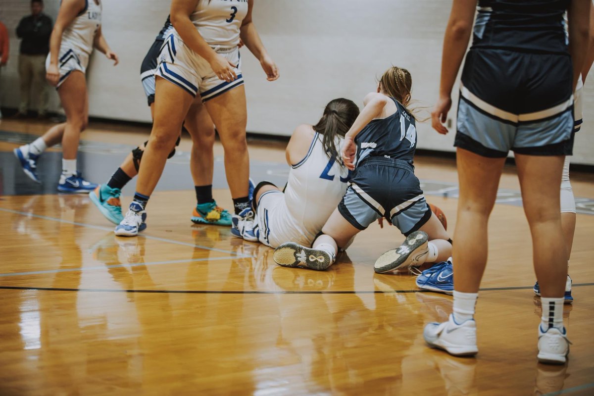 zoee_johnson11's tweet photo. Playing basketball with my girls>>> https://t.co/8JO1PcvV5M