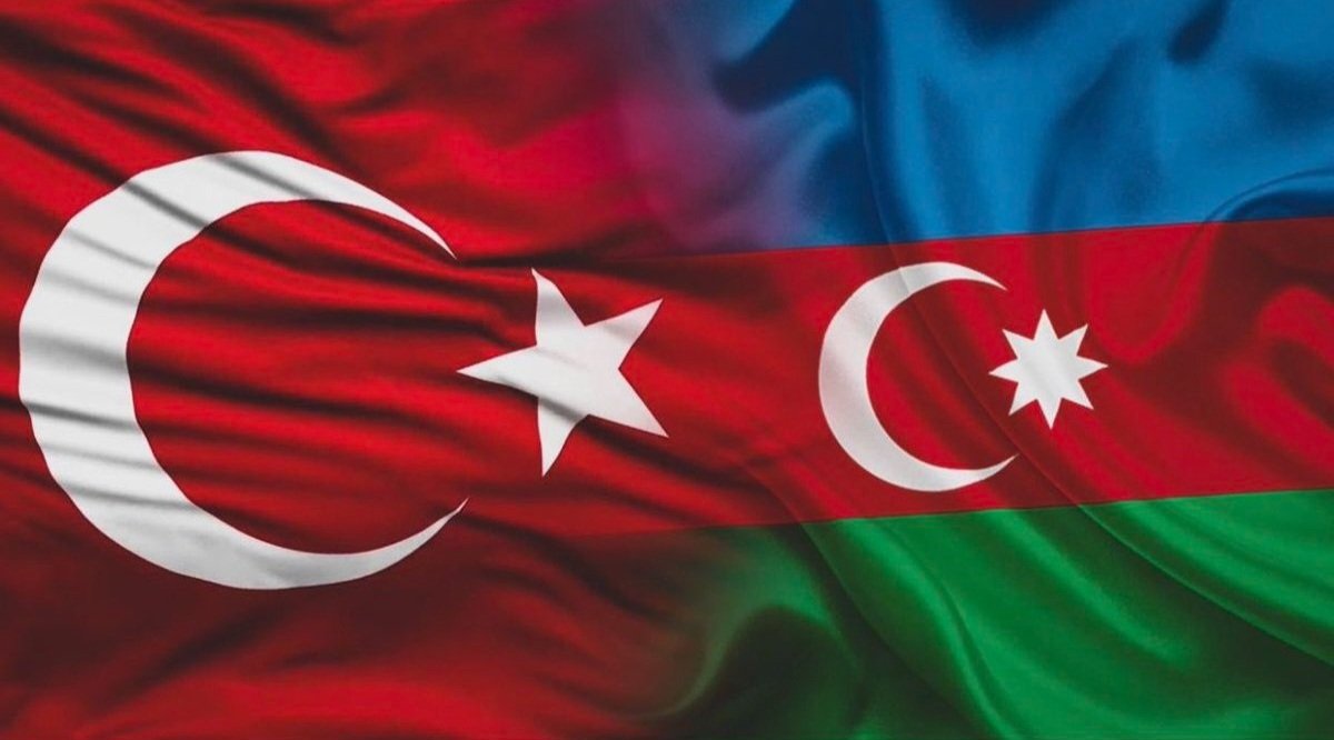 abdullayv_'s tweet photo. #CanTürkiyəm acın acımızdır!
Başın sağ olsun!
#deprem
 #prayturkey https://t.co/yvCLGiL077