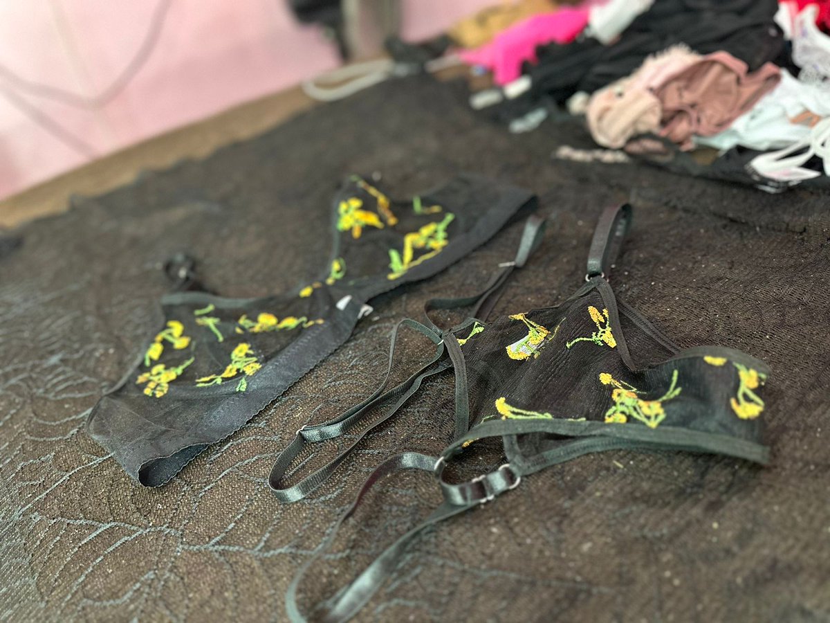 Algo del catalago🥰 

Comprenle lenceria HERMOSA a sus reynitas 😍