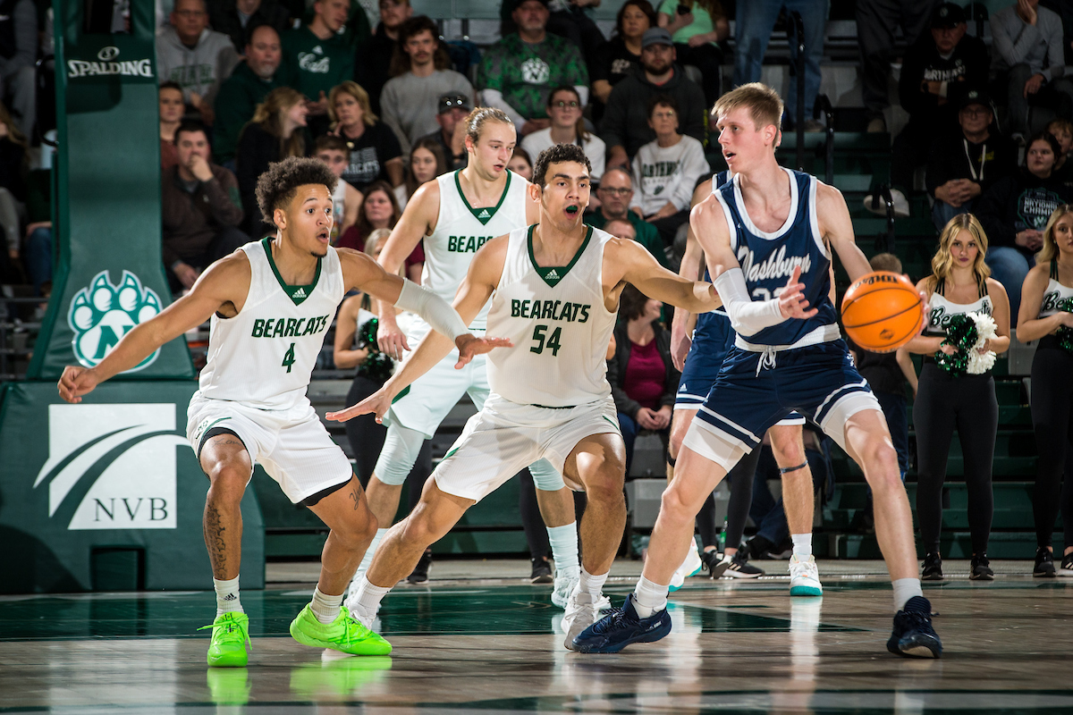 NWBearcatMBB's tweet photo. In its current seven-game win streak, @NWBearcatMBB is limiting its opponents to 48.6 points per game. Northwest has held its seven opponents to 37.1% shooting from the field. The Bearcats have limited their opposition to 22.3% shooting from three-point land. https://t.co/O0SJl8g2Dx