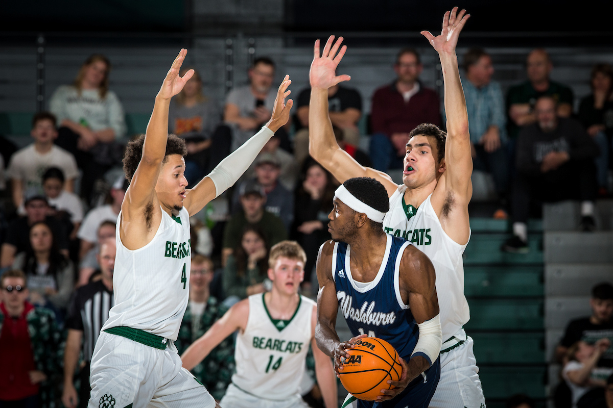 NWBearcatMBB's tweet photo. In its current seven-game win streak, @NWBearcatMBB is limiting its opponents to 48.6 points per game. Northwest has held its seven opponents to 37.1% shooting from the field. The Bearcats have limited their opposition to 22.3% shooting from three-point land. https://t.co/O0SJl8g2Dx