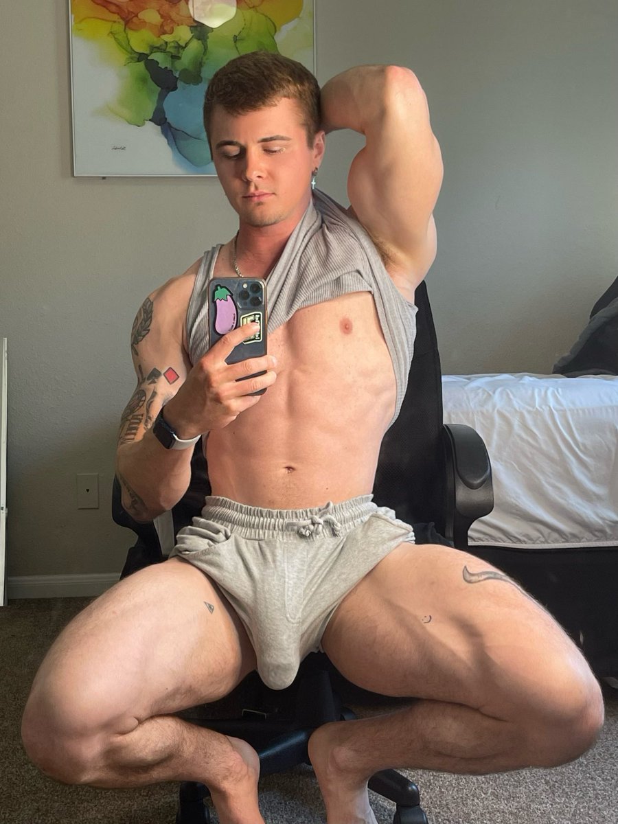 SidonArbela's tweet photo. RT if you’re a bttm #fitness https://t.co/HnuS99fDfL