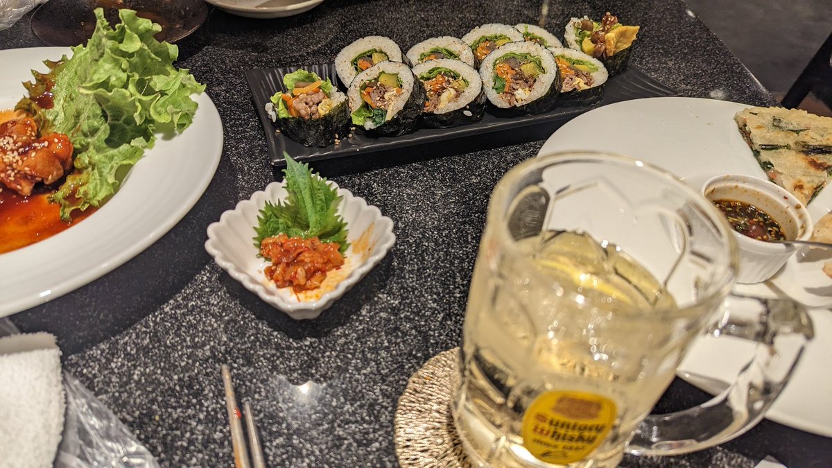 pluie_de_vin's tweet photo. 今日の夕食を #Sonma さんで。
元出汁力。さんだったところに気軽に入れる創作韓国料理が。
どれもボリューミー!チヂミがモチモチでやみつき。キンパもふつうのキンパよりもしつこくなくて肉寿司感覚で食べれちゃう。
タコと野菜を炒めたのが結構辛かった😋美味しい。
#西荻グルメ #西荻窪グルメ https://t.co/4ZC30EcPMZ