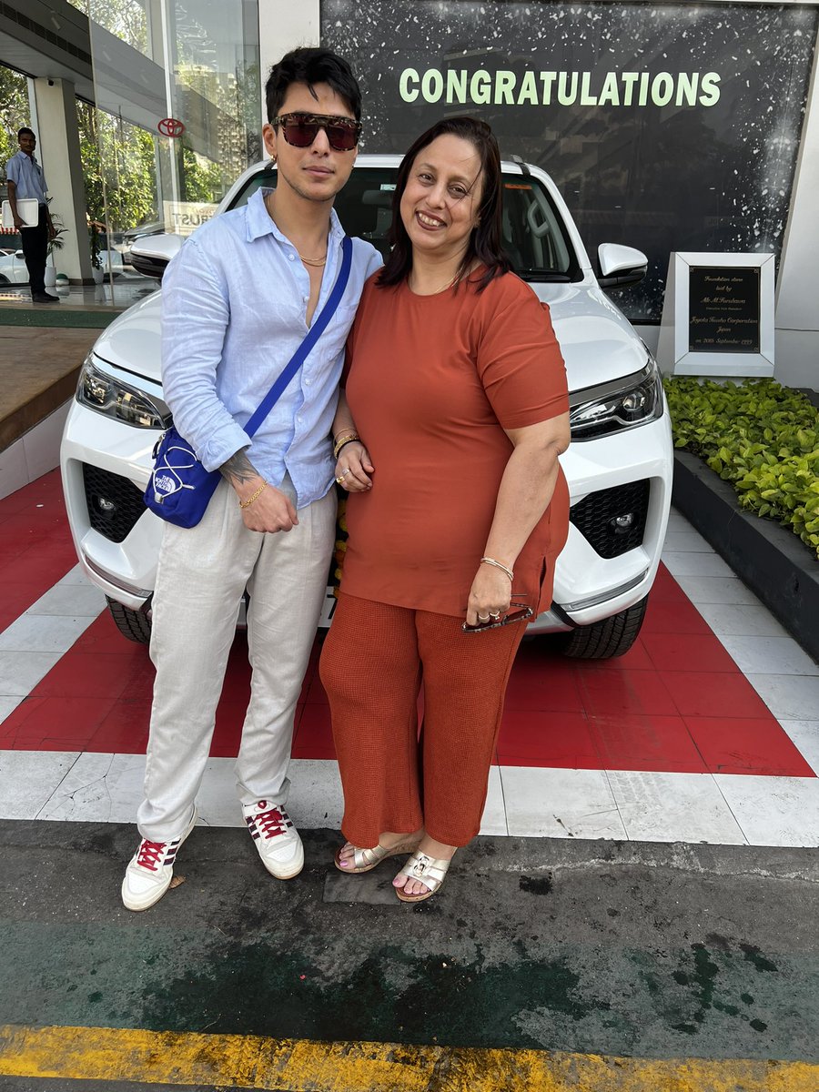 praticksejpal's tweet photo. Thank you to each and everyone of you for giving me so much love that I could earn my first car because of it! And love to my mom and family for everything. 🧿♥️
#PratikFam #PratikSehajpal https://t.co/PgfJBmuoyg