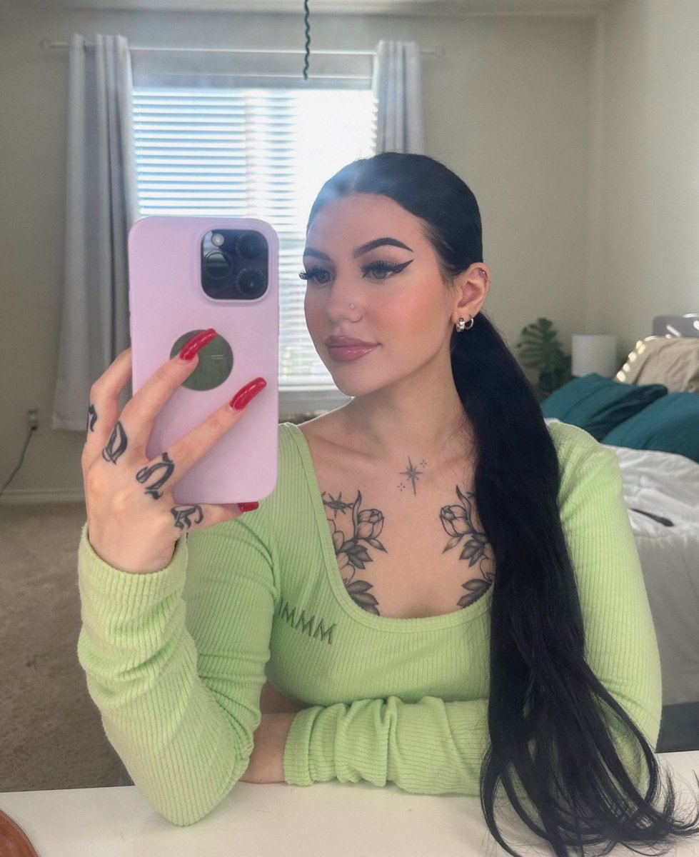 FaZe Kalei on Twitter: "good morning :)"