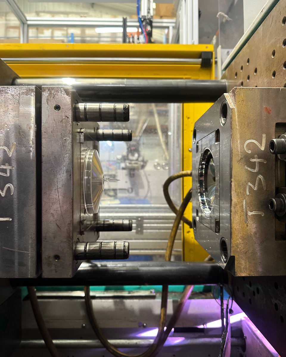 BowlesWalkerLtd's tweet photo. Production is off to a fantastic start this week!
Watch the slow-mo video of this product being made over on our YouTube channel!
#plastic #injectionmoulding #toolmaking #UKmanufacturing
#manufacturing #design #mouldingmachine #moulding #plastic #recycle #production #buylocal https://t.co/dYXhhW68kN