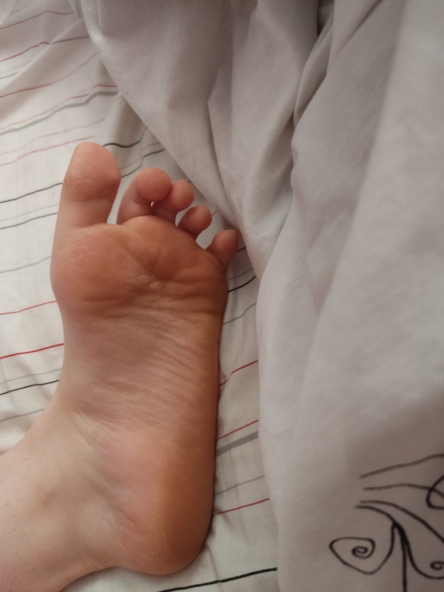 Feetvale_'s tweet photo. Good morning 🫶🏻

#feetfethish #feet #feetseller #feetselling #feetpicsforsales #FeetPicture #feetgram #feetmodel #footfetishist https://t.co/IdarPJnUvR