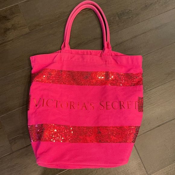 MandiesDiary's tweet photo. So good I had to share! Check out all the items I'm loving on @Poshmarkapp from @JStarNY4 #poshmark #fashion #style #shopmycloset #artisan #victoriassecret #missme: https://t.co/WnmebfyOuy https://t.co/Udx5PnQTAH