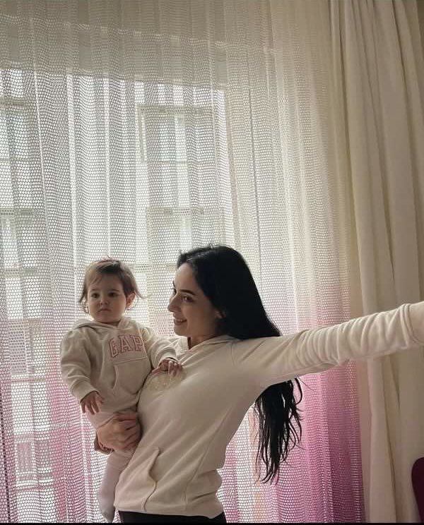 Beste Elmas 
Ayhan Elmas
Meltem Elmas
Eva Elmas
Ayten Elmas
Meryem Elmas
İrem Elmas

Enkaz altındalar 1 i bebek
Yardım henüz gitmemiş 

Aşağı okçular, lazkiye cad. No:42  311600 antakya/HATAY <a href="/DepremDairesi/">AFAD Deprem</a> <a href="/HatayBSB/">Hatay Büyükşehir Belediyesi</a> <a href="/HatayValiligi/">T.C. Hatay Valiliği</a> <a href="/Kizilay/">Türk Kızılay</a> <a href="/DepremDairesi/">AFAD Deprem</a> <a href="/AFADBaskanlik/">AFAD</a>