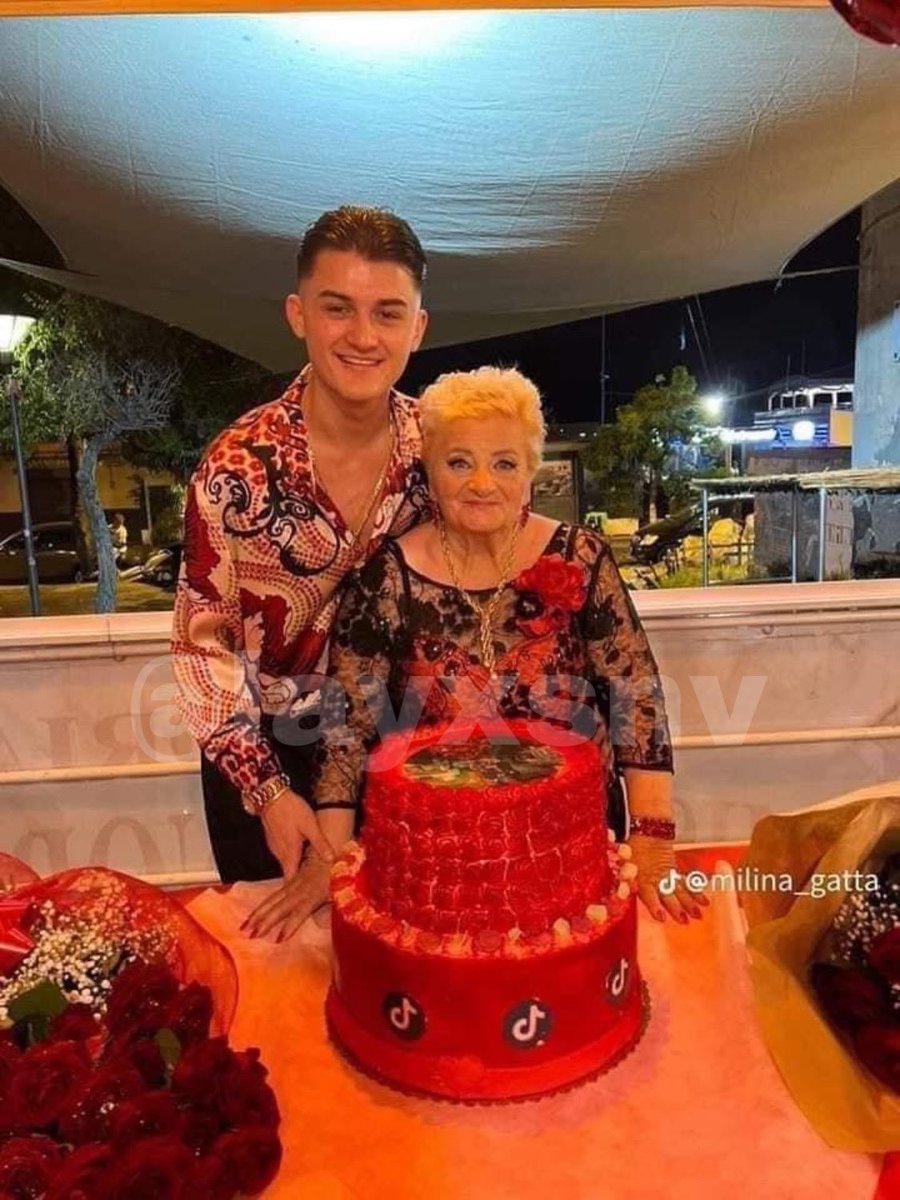 layxsnv's tweet photo. TRUE LOVE! A 19-year-old student makes his relationship official with a 76-year-old billionaire. "It was love at first sight," he said. "I felt butterflies when I saw her." https://t.co/Ar5xYdnIi6
