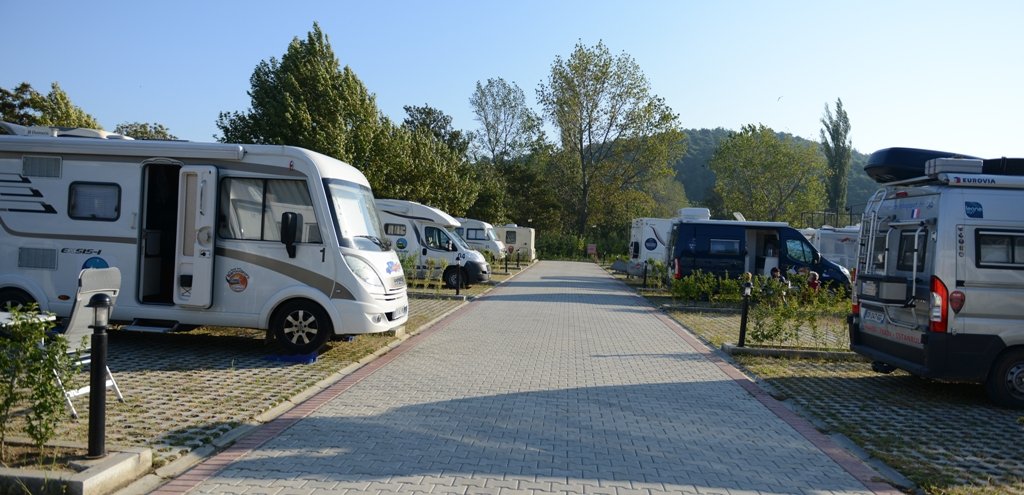 N_SELCUK_KOTAN's tweet photo. Türkiye’deki 240 bini aşkın karavan sahibine çağrıda bulunuyoruz. 

Depremzedeler için yola çıkın ve evleri yıkılan vatandaşları karavanlarınıza alın.

#OguzhanUgur #seferberlik Selçuk - merdivenden - Marmara - Fox TV https://t.co/6VJbEohlXg