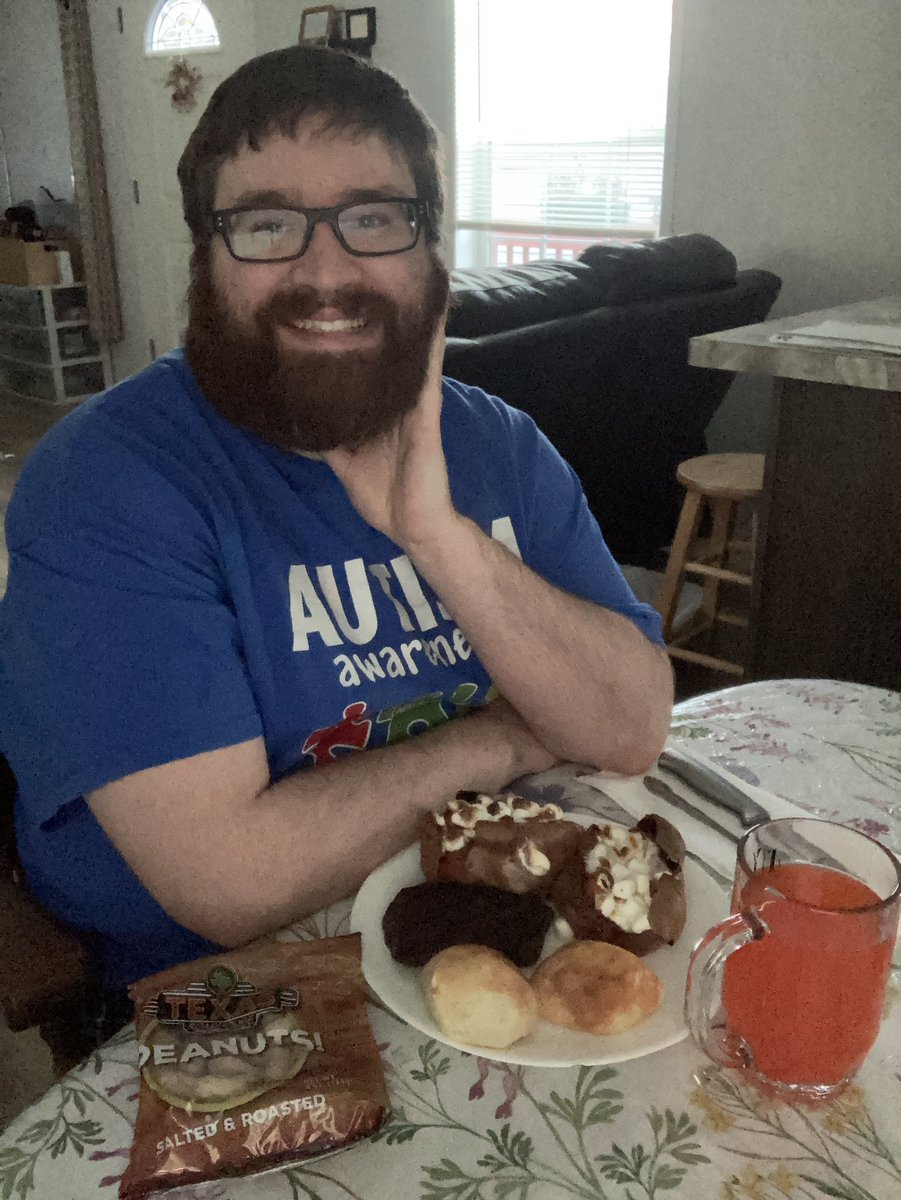 MichaelDaGaymer's tweet photo. My #dinner from the Texas Roadhouse from Friday evening. I had the 8 oz steak with 2 sweet potatoes and the rolls π€€π₯©π₯π₯ Iβm in heaven ππ«βοΈπ I think Iβve developed a food baby haha π«π #TexasRoadHouse #Food #Foodie #Steak #Gay #GayGuy #LGBTQIA #LGBT #GayAutism #Aspergers https://t.co/h4TeTieC7X