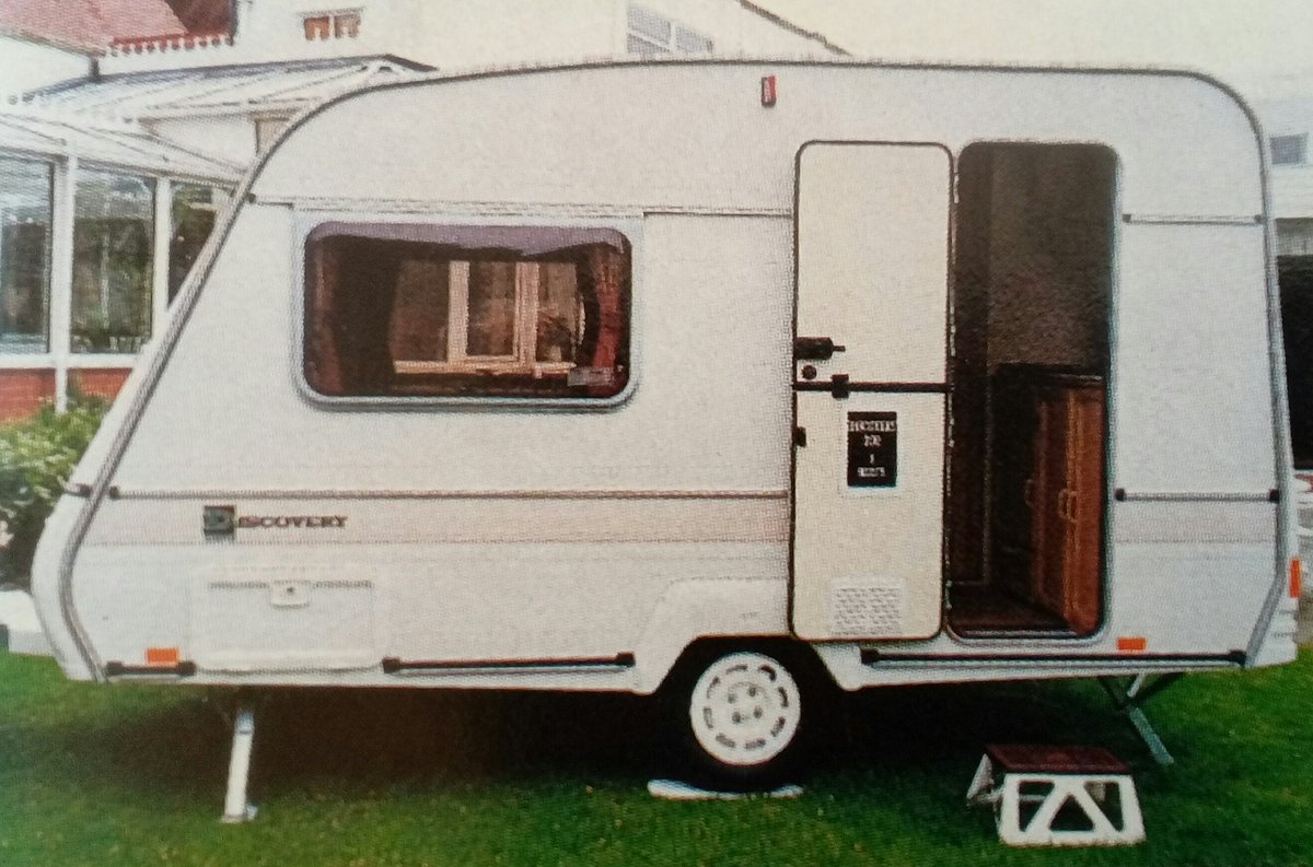 CompactCaravans's tweet photo. With a new @BaileyofBristol Discovery coming out soon, here's the 1992/93 Bailey Discovery 200, the most compact of the range. Internal length 11'9", overall length 17'0". Unladen weight 735kg, maximum gross weight 900kg, the list price of the 1993 Discovery 200 was £8955. https://t.co/uL5rIODt0b