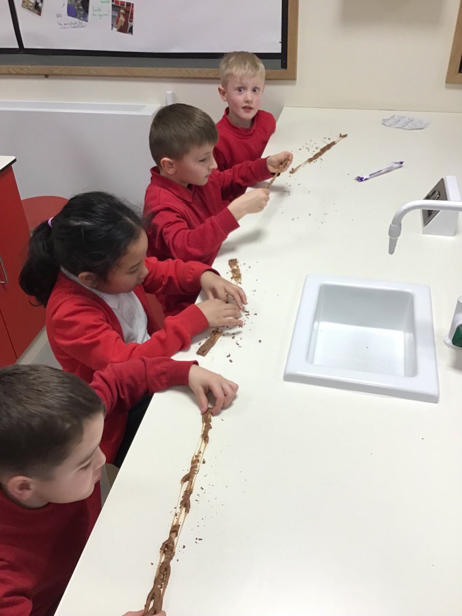 Year 2 used their knowledge of bending, twisting and stretching solids to see how far they could stretch a curly wurly ⁦<a href="/HGPAMissDuncan/">2ED</a>⁩ #harrowgateacademy #harrowgatestem