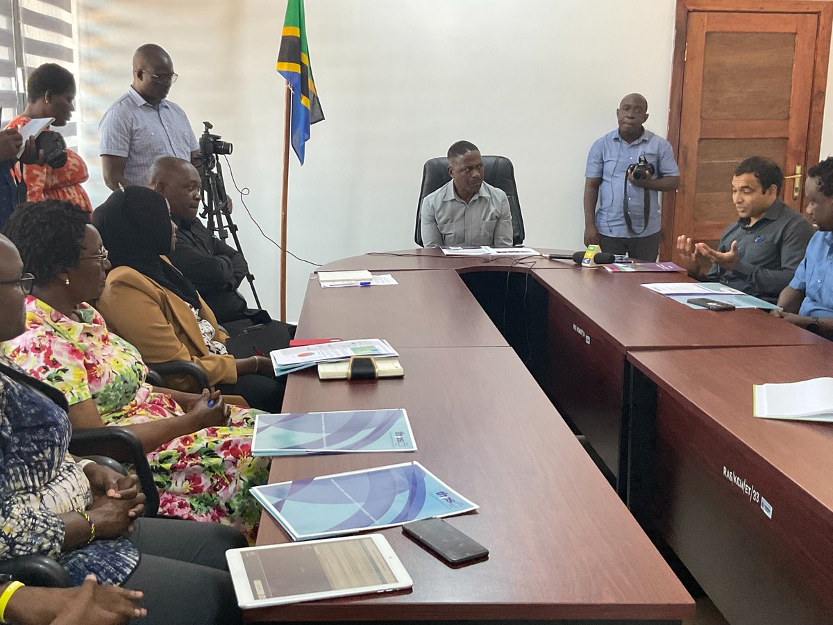 thpstz's tweet photo. Today, @cdctanzania Country Director, Dr. Mahesh Swaminathan paid a courtesy visit to K Hon. Thobias Andengenye who appreciated CDC/PEPFAR, support through THPS-Afya Hatua Project in the region.
@cdctanzania ;@pepfar ;@thobiasandengenye ;@nacptanzania ;@wizara_afyatz ;@ortamisemi https://t.co/yHmOLAlPzj