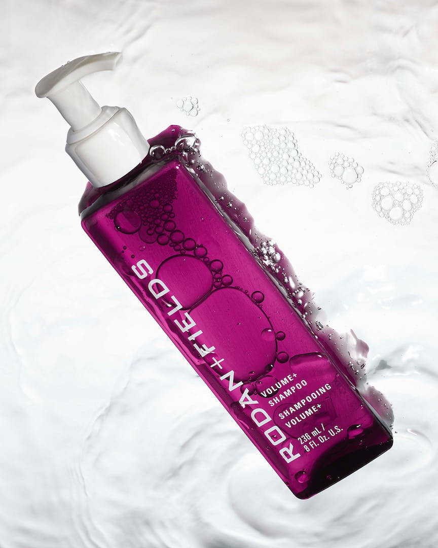 RPGolfFitness's tweet photo. Sulfate-free, color protecting, volumizing shampoo gently cleans- es dirt, debris and product build-up from the hair + scalp without stripping for fuller + thicker-looking hair. https://t.co/rF3TgiDTOV https://t.co/p0nz7ECnYM