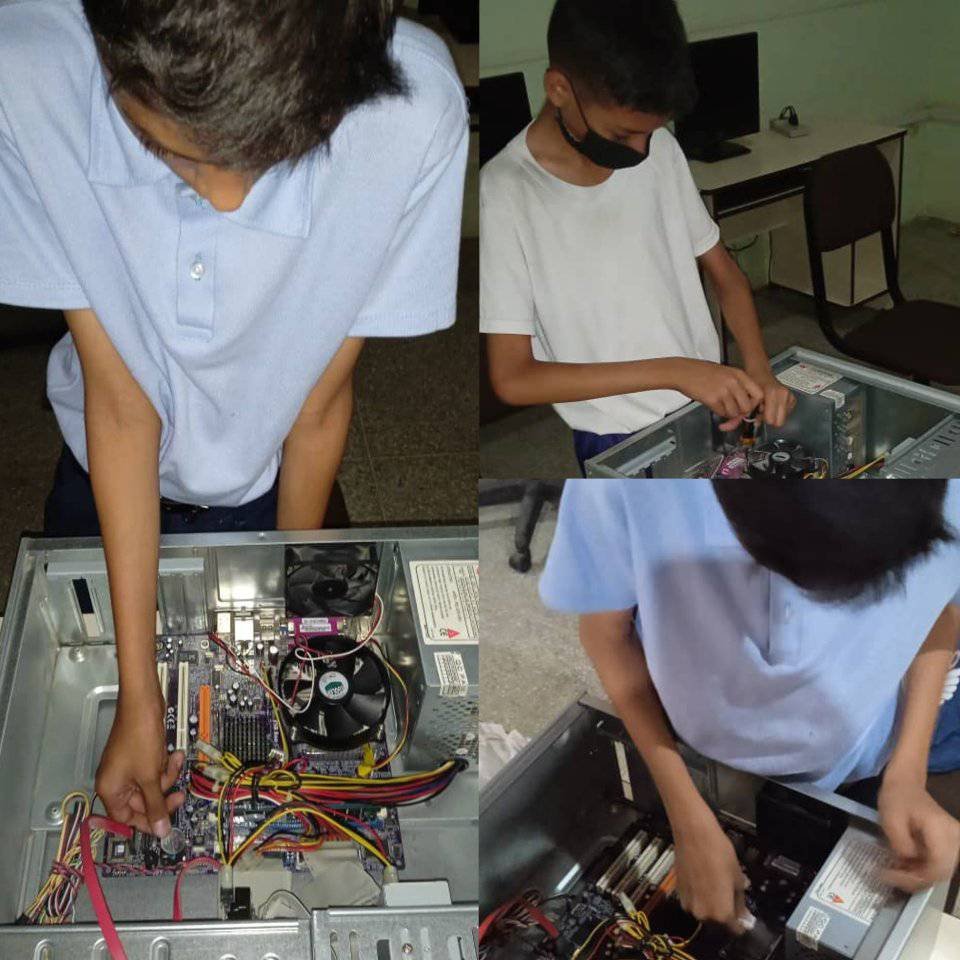 AnzFUNDABIT's tweet photo. Desde el Mun. Anaco Cbit Matute Salazar Estudiantes realizando  cambio de pasta térmica y colocación de pila a la placa madre con supervisión de su tutor.

#SomosFundabit 
#22AnosDeRevolucionTecnologica 

@NicolasMaduro 
@_LaAvanzadora 
@Fundabit_ https://t.co/gRx23oL0EO