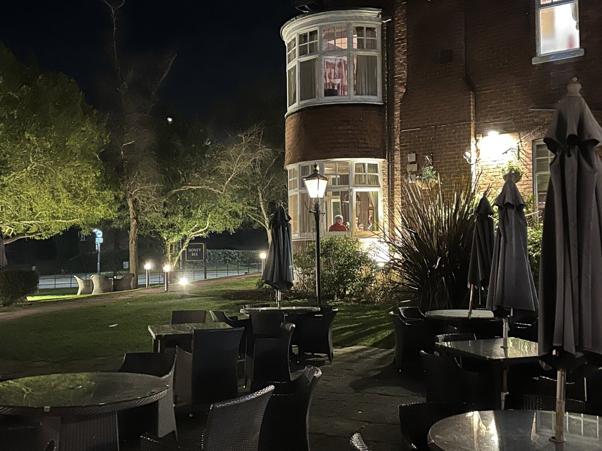 PaulJLayzell's tweet photo. Although I’m here for all the wrong reasons, it’s lovely to be back in the North-West.  Cheshire does pubs very well; comfort food, in front of a warming fire. #Wilmslow #Cheshire #formerhome https://t.co/TDuQTvHsMm
