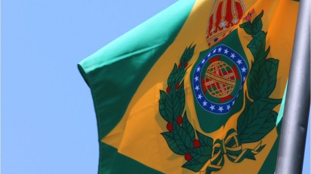 Monarquia Brasil on X: Ver esta Bandeira tremular nos remete a um