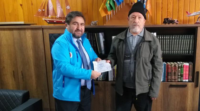 nocontextrakya's tweet photo. Edirne'de 66 yaşındaki Hasan Kuru, umre için biriktirdiği 25 bin lirayı depremzedelere gönderilmesi için Türkiye Diyanet Vakfı'na (TDV) bağışladı. https://t.co/pYSTN93V6k