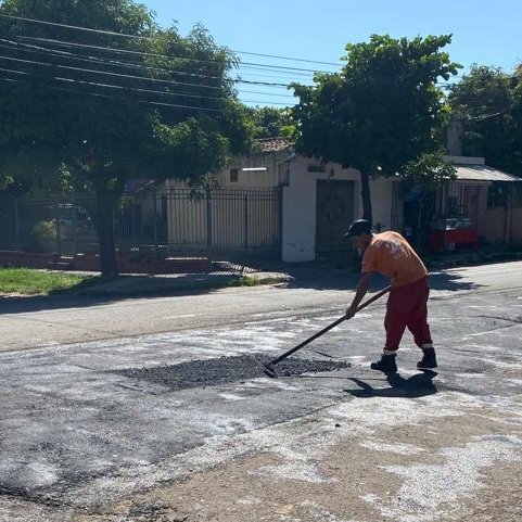 JesusLaraPy's tweet image. 🚧 Siguen los trabajos de recapado asfáltico sobre las principales calles del barrio Zeballos Cue.

#JesúsLaraConcejal🇦🇹 
#ZeballosCueAvanza