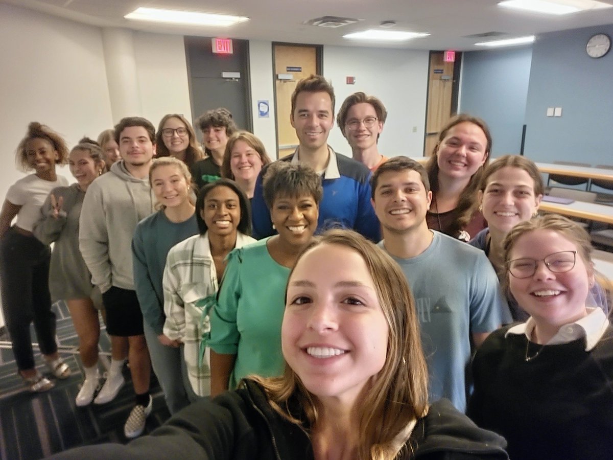 angelaspearscom's tweet photo. What an incredible day for my Advanced Writing for the Media class. @RichFCN, @FCN2go, talked with my students about reporting and the journalism industry. Thank you my friend! #UNF #ASCommunication #PowerOfYourVoice https://t.co/QhwPyH25Gv