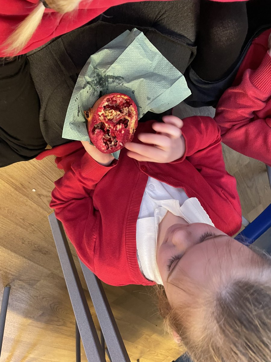 We have been reading Zeraffa Giraffa 🦒 and when they mentioned dates and pomegranate in the story .. we knew we had to taste some! <a href="/HGPAMrsRTash/">Mrs R Tash</a> #harrowgateacademy #harrowgateenglish