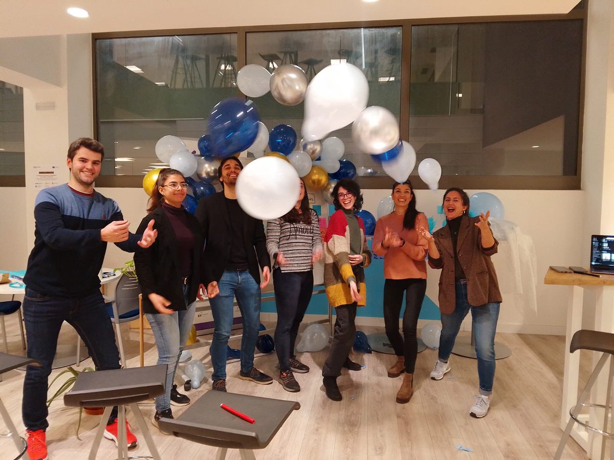 JJudit_'s tweet photo. Your job as a #startup #CEO involves a variety of tasks ranging all the way from pitching to investors and looking for top talent, to baking a Blue Box-shaped #cake to celebrate your team’s incredible milestones (and I love that 💙)

— so proud of my team at @TheBlueBox_ai 🚀 https://t.co/TOCI6e4XnI